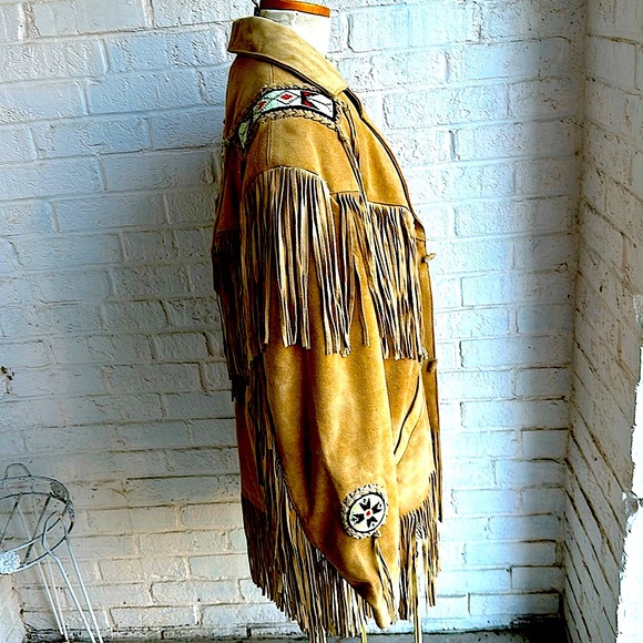 VINTAGE 3B WEST by Tansmith Native American Beaded, Fringed Tan Suede Jacket - Picture 6 of 11